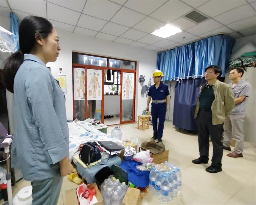 中秋没报备留宿 学生被赶出宿舍？